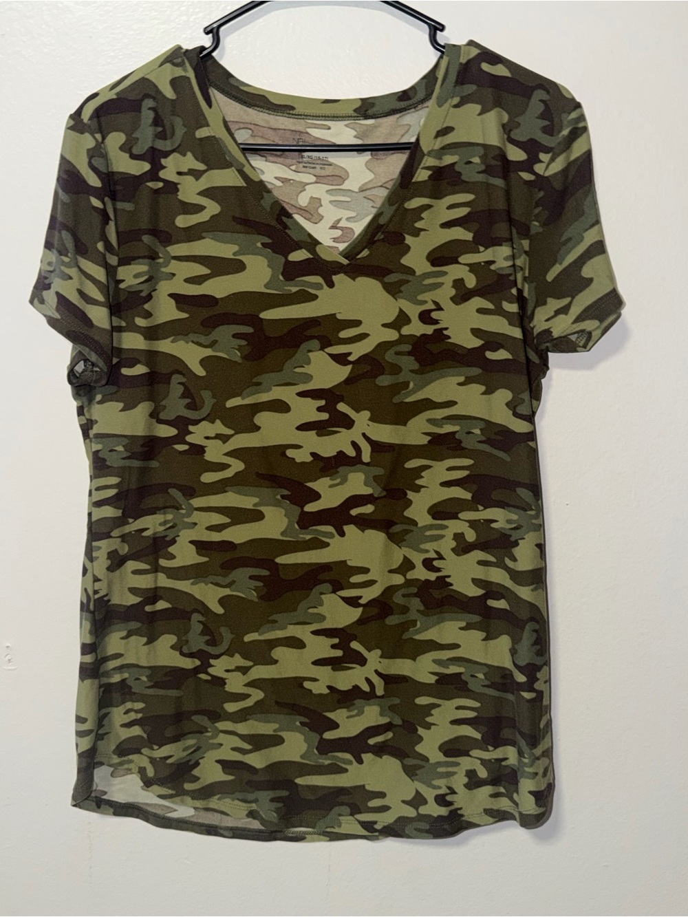 No Boundaries Women's Camo V-Neck Tee in Olive and Tan